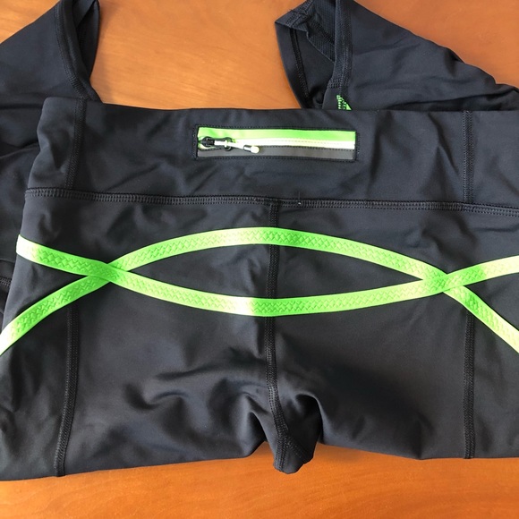 NWT Lululemon Run: Pace Crop 17” Black/Ocean Stripe Frond/Frond Vintage & Rare - Picture 2 of 16